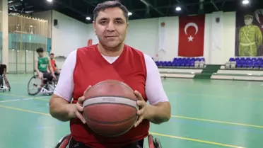 Gazi, 23 yıl önce kurduğu takımın kaptanlığını yapıyor