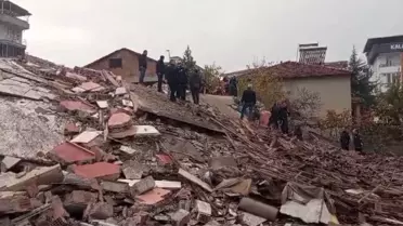 Malatya'da Yıkım Sırasında Göçük: Operatör Enkazda Kaldı