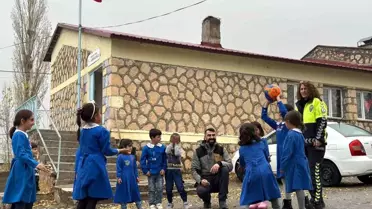 Polis Çocukları Sevindiriyor