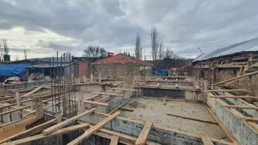 Yozgat'ta depremden hasar gören evlerin yerine yenileri yükseliyor