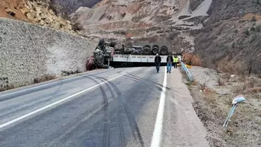 Gümüşhane'de Tır Kazası: Sürücü Ağır Yaralı