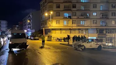 Çubuk'ta Minibüs-Otomobil Kazası: Yaralı
