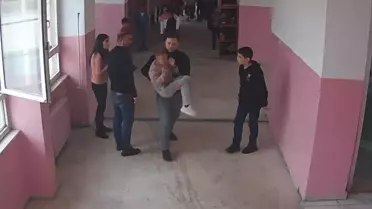 Öğrenci, Heimlich manevrasıyla kurtarıldı
