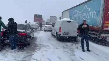 Ankara-İstanbul Yolunda Kar ve Trafik Kaosu
