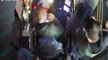 Beyoğlu'nda Otobüs Şoförüne Kaldırım Taşıyla Saldırı