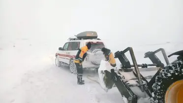 Kırıkkale'de Kara Saplanan Ambulanslar Kurtarıldı