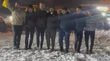 Mevsimin İlk Kar Yağışı Elazığ'da Halayla Kutlandı