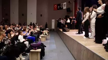 Körfez Belediyesi Kiraz Çiçeği Korosu'ndan Öğretmenler Günü Konseri