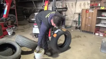 Sakarya'da Kar Yağışı Lastikçi Yoğunluğunu Artırdı