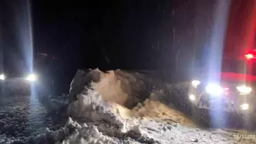 Düzce'de Kar Ve Fırtınadan Mahsur Kalan 3 Kişi Kurtarıldı