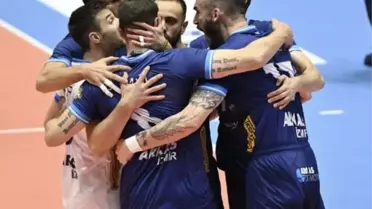 Arkas Spor, Akkuş Belediyespor'u Set Vermeden Yenerek Moral Buldu