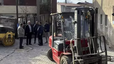 Bayramiç Belediyesi, Doğal Gaz Çalışmalarının Ardından Parke Taş Döşeme İşlemlerine Başladı