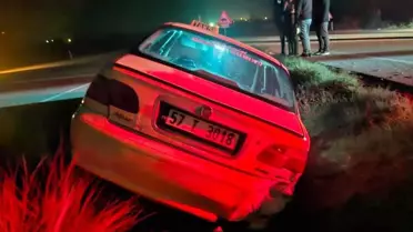 Boyabat'ta Taksi Su Kanalına Devrildi