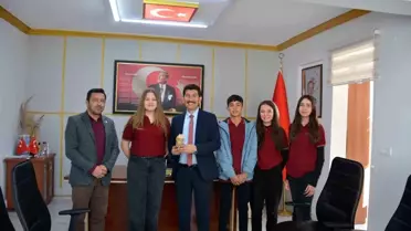 Köyceğizli öğrenciler ürettikleri çiçeklerden hediye ettiler