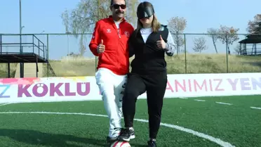 Görme engelli çift, futbolla hayata bağlandı