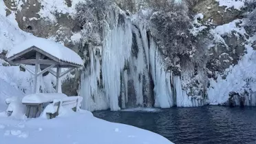 Bayburt'ta hava sıcaklığı eksi 20 derece: Sarıkayalar Şelalesi buz tuttu