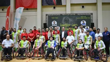 Engelliler Günü'nde Dostluk Maçı: Ünlüler Takımı Kaybetti