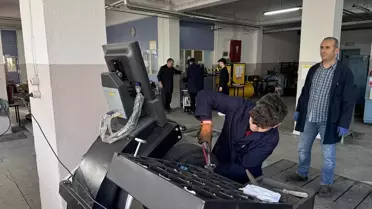 Zonguldak'ta Öğrenciler Kış Lastiği Değiştiriyor