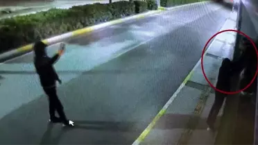 İzmir'de Çocuklar İş Yerini Kurşunladı