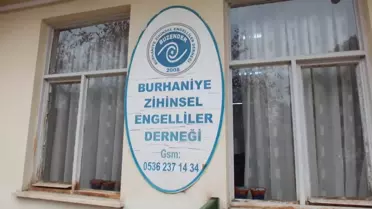 Dünya Engelliler Günü'nde Pasta Eğlencesi