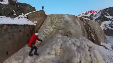 Erzincan'da Işıkpınar Deresi Buzla Kaplandı