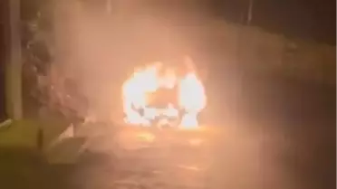 Sarıyer'de Park Halindeki Otomobil Alev Alev Yandı