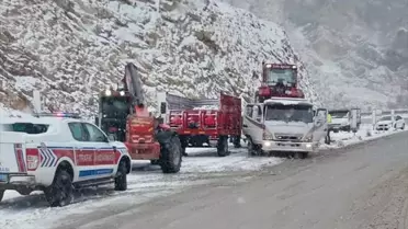 Traktör Devrildi, Sürücü Yaralandı
