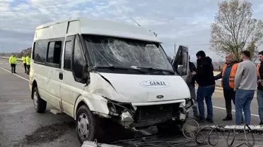 Sinop'ta Servis Minibüsü Devrildi: 15 Yaralı