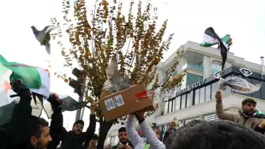 Suriye vatandaşları Antalya'da Baas Rejimi'nin çöküşünü kutladı