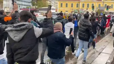 Suriyeliler İzmir'de Şam'daki Gelişmeleri Kutladı