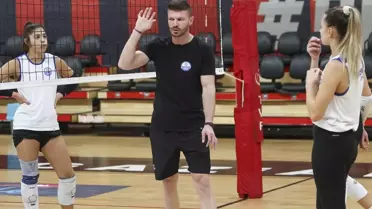 Merinos Voleybol Sultanlar Ligi'ne Çıkma Mücadelesi Veriyor