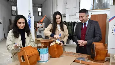 Marangozlardaki ahşap atıklar 'Sıfır Atık' temasıyla kuşlara yuva oldu
