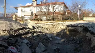 Burdur'da Göçük Sebebiyle Su Patladı, Evler Zarar Gördü