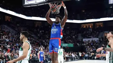 A. Efes, Panathinaikos'u Farklı Yendi