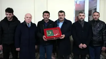 Bakan Tekin'den şehit ailesine taziye