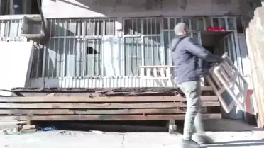 Suriye'den Türkiye'ye Sığınan Marangozlar Memleketlerine Dönmeyi Bekliyor