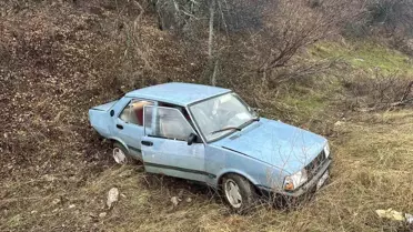 Eğirdir'de Otomobil Şarampole Yuvarlandı, 2 Yaralı