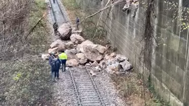 Karabük-Zonguldak Demir Yolu Heyelan Nedeniyle Ulaşıma Kapandı