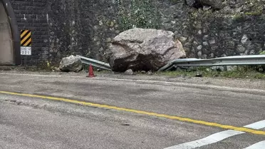 Yenice'de Heyelan, Demiryolu Kapandı