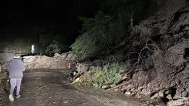 Kastamonu'da Heyelan Nedeniyle Sahil Yolu Kapandı