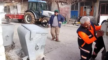 Tavas Belediyesi Eski Çöp Konteynerlerini Yeniliyor