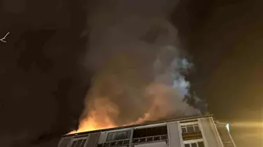 Uşak'ta Apartman Çatısında Yangın