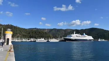 Marmaris'te Kruvaziyer Yakıt İkmal Ediyor