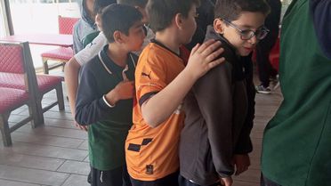 Dönerci, Öğrencilere İkramda Bulundu