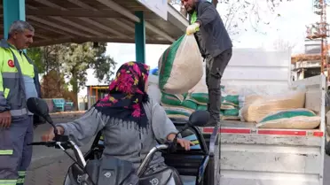 Denizli Büyükşehir Belediyesi'nden Çiftçilere Ücretsiz Flake Yem Desteği