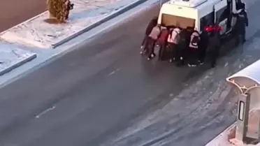Elazığ'da Kar Yağışı Nedeniyle Kapanan Köy Yolları Açıldı