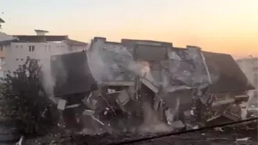 Antakya'da Binanın Yıkım Anları