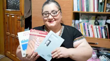 Hayata Kitaplarla Tutanan Engelli Kadından Anlamlı Bağış
