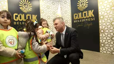 Düzağaç Anaokulu Öğrencilerinden Başkan Sezer'e Renkli Kalp Hediyesi
