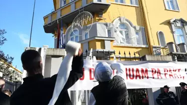 Tiran'da Öğrenciler Protesto Düzenledi